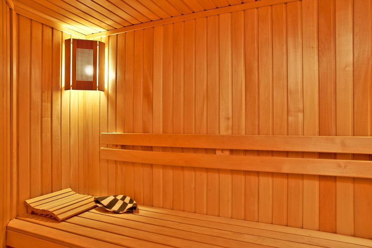 Big Jacuzzi , Sauna , Khreshchatyk Apartments Kiev Eksteriør billede